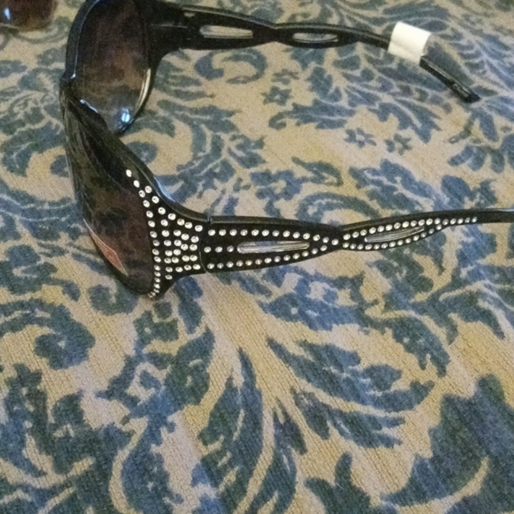Sunglasses - Picture 3 of 3